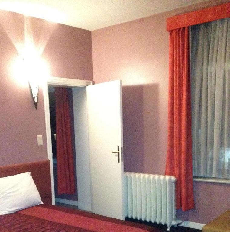 Hotel Stalingrad Brussel Kamer foto